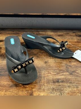 Oka B Sandals Dylan Black Wedge Flip Flop Studded Bow Slip On Women's M 7-8